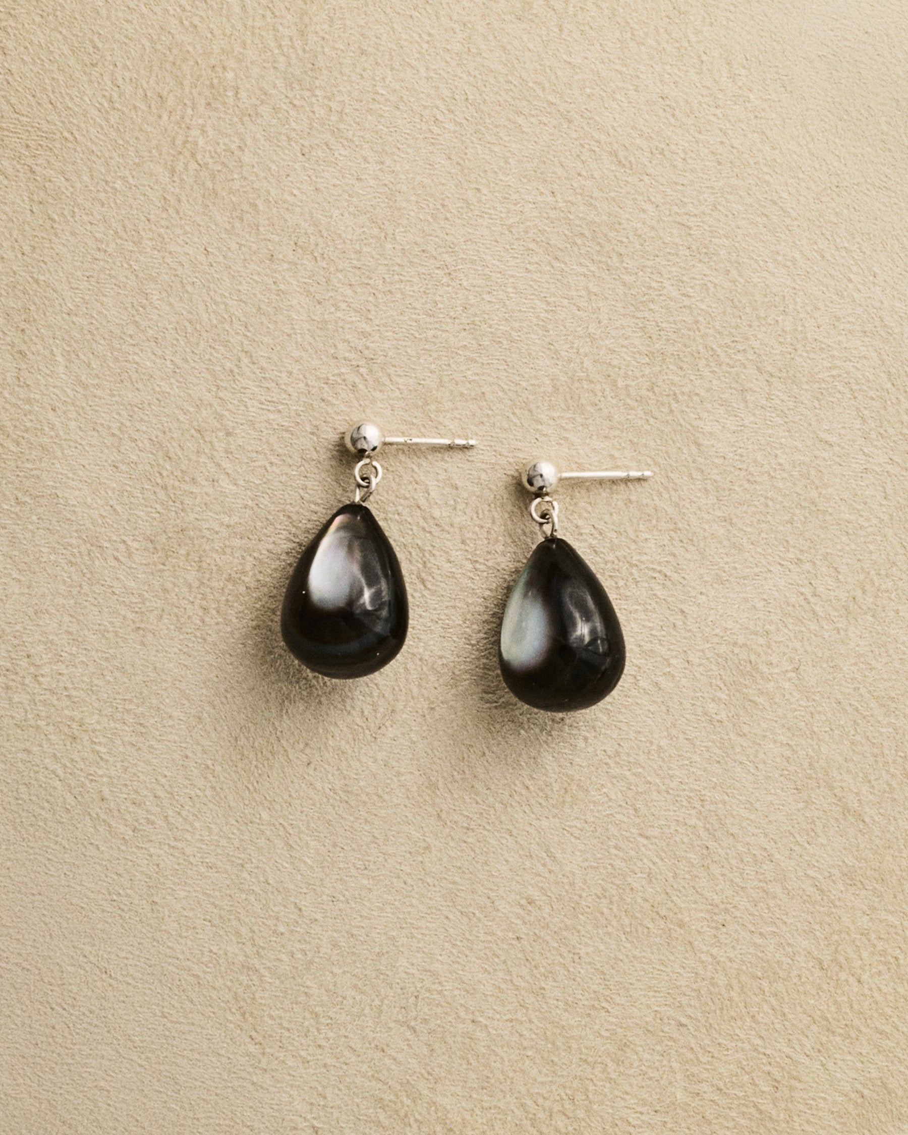 Ear Drop — Black Pearl